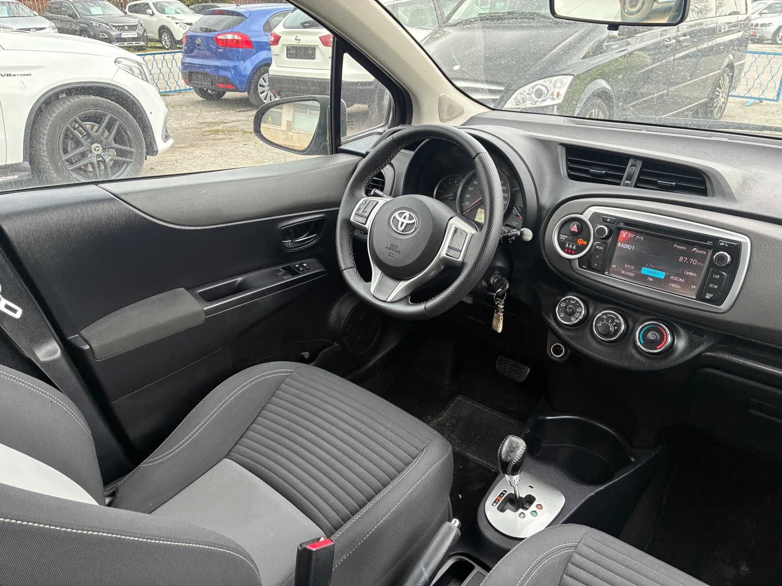 Toyota Yaris 1.4D4D/Automatik+ Navi+ Камера, снимка 8 - Автомобили и джипове - 53842431