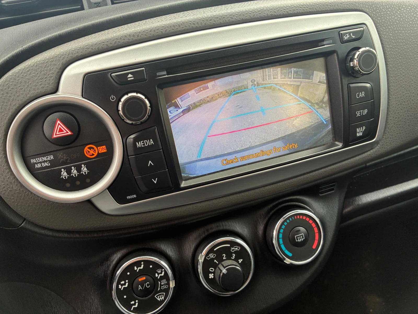 Toyota Yaris 1.4D4D/Automatik+ Navi+ Камера, снимка 12 - Автомобили и джипове - 53842431