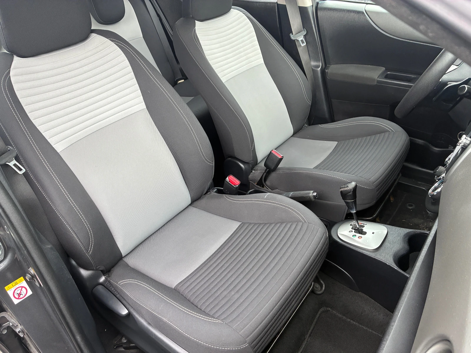 Toyota Yaris 1.4D4D/Automatik+ Navi+ Камера, снимка 6 - Автомобили и джипове - 53842431