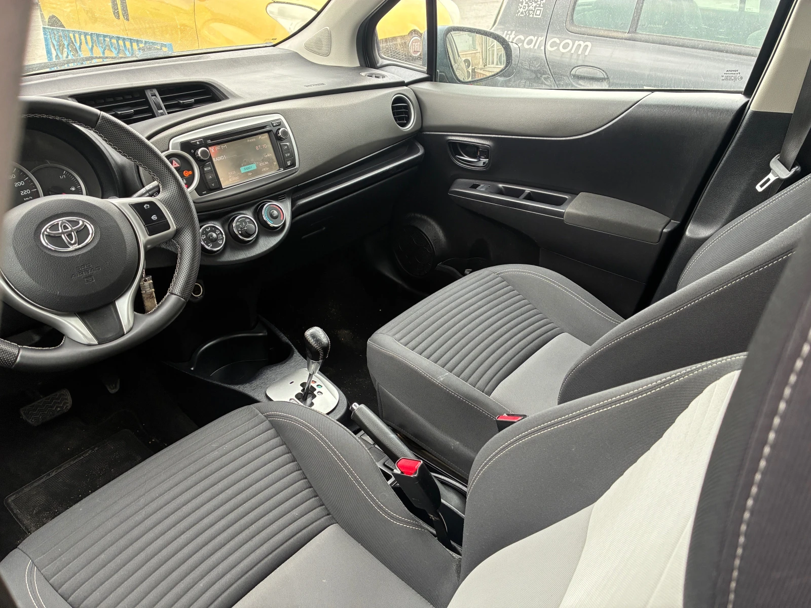 Toyota Yaris 1.4D4D/Automatik+ Navi+ Камера, снимка 9 - Автомобили и джипове - 53842431
