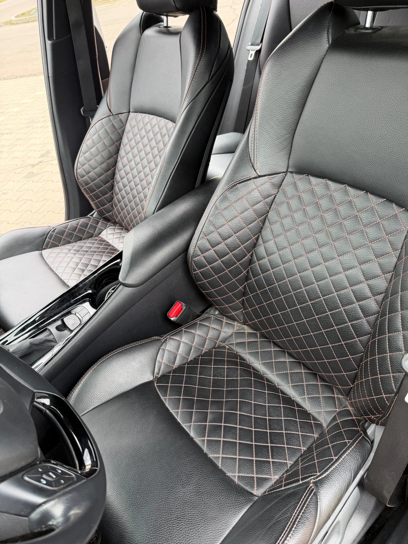 Toyota C-HR 2.0 Hybrid Facelift, снимка 10 - Автомобили и джипове - 53912846