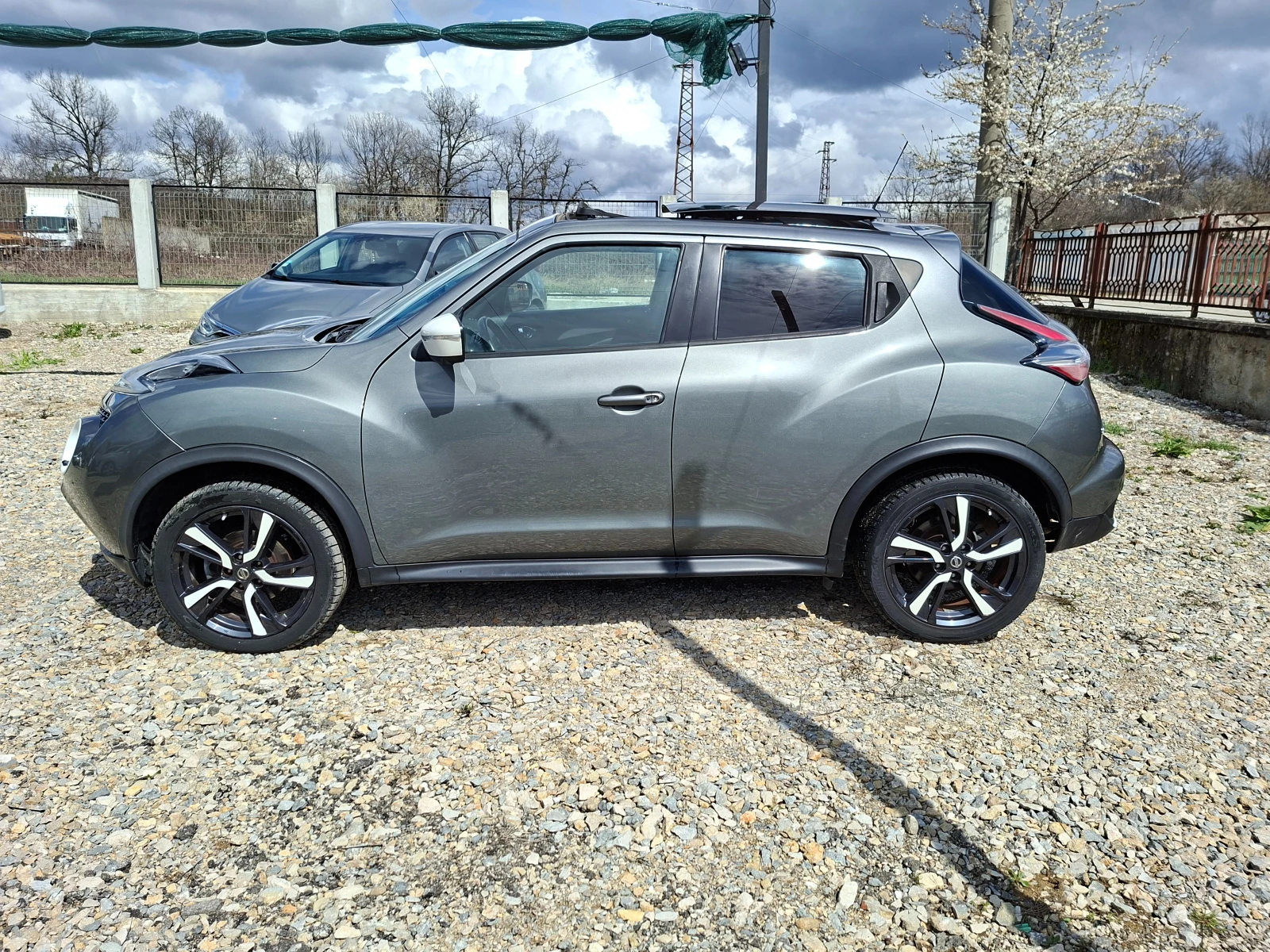 Nissan Juke, снимка 5 - Автомобили и джипове - 54034221