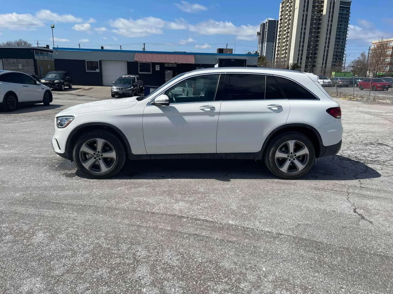 Mercedes-Benz GLC 300 4MATIC* DISTRONIC* 360КАМЕРИ* ПАНОРАМА* , снимка 2 - Автомобили и джипове - 54183306