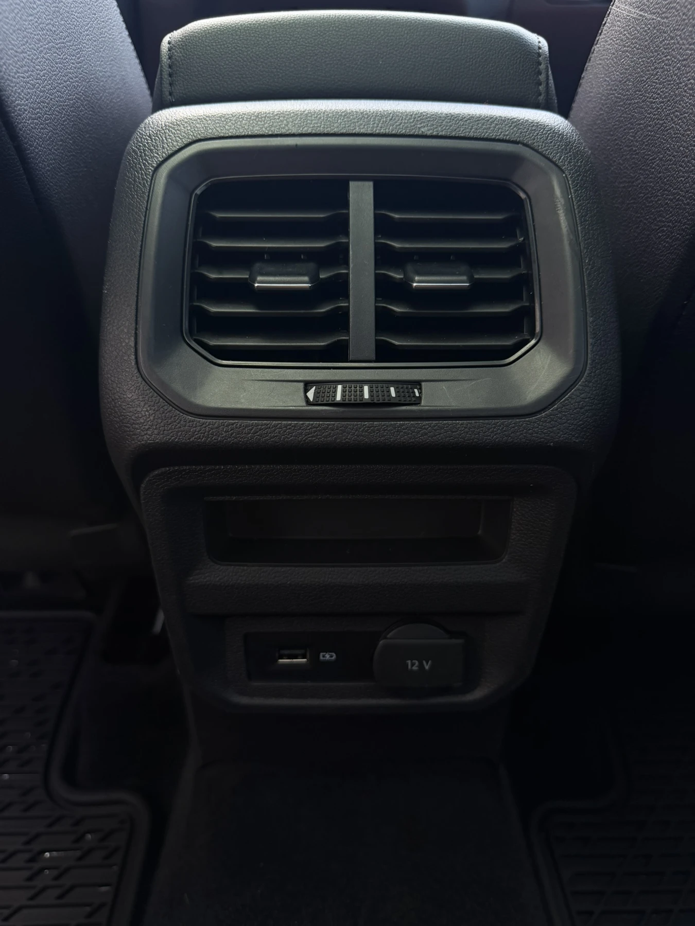 VW Tiguan Highline R-Line, снимка 16 - Автомобили и джипове - 55388945