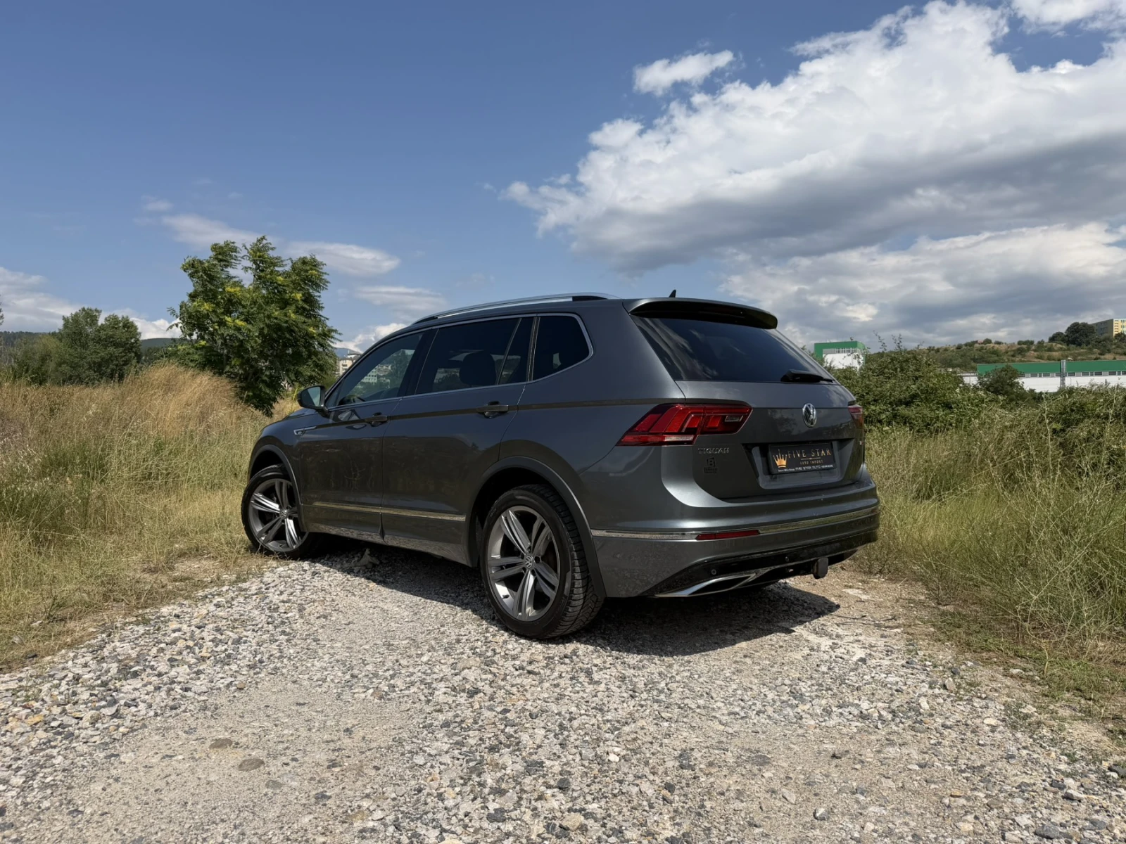 VW Tiguan Highline R-Line, снимка 4 - Автомобили и джипове - 55388945