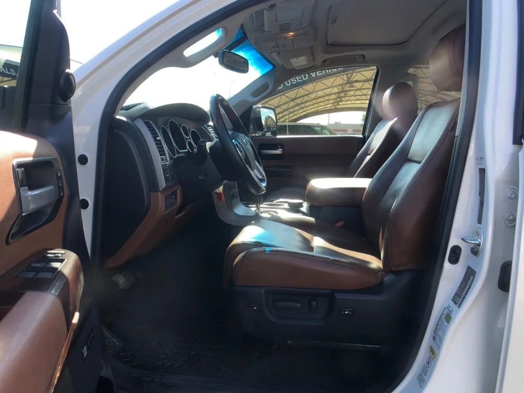 Toyota Sequoia * ПАНО* KEYLESS* Camera* ПОДГРЕВ* , снимка 12 - Автомобили и джипове - 55463713