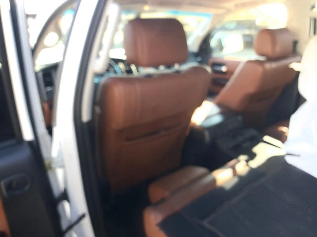 Toyota Sequoia * ПАНО* KEYLESS* Camera* ПОДГРЕВ* , снимка 13 - Автомобили и джипове - 55463713