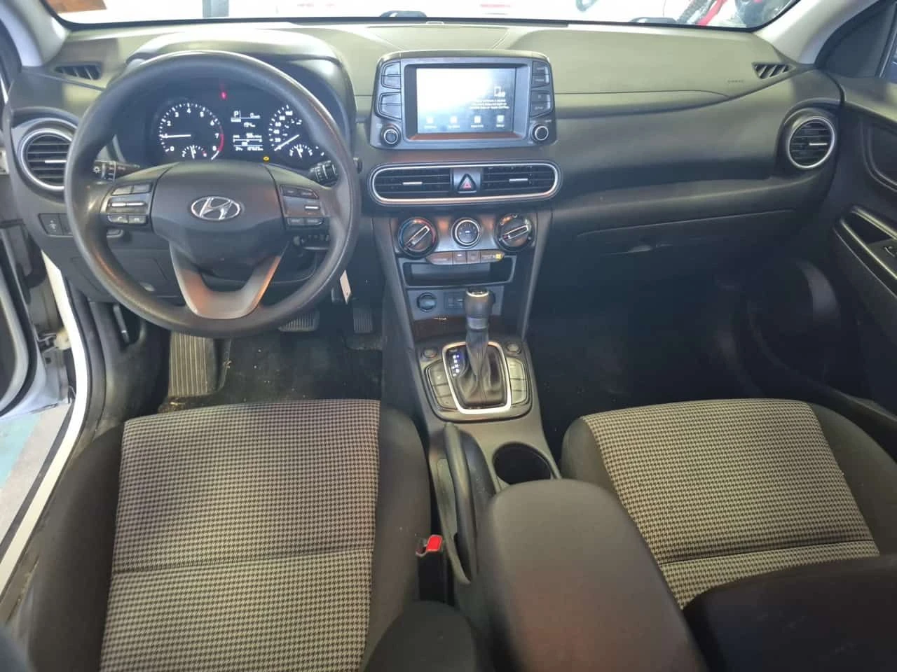 Hyundai Kona * ESSENTIAL * CARFAX * ОПЦИЯ ЗА ФИНАНСИРАНЕ, снимка 10 - Автомобили и джипове - 55510607