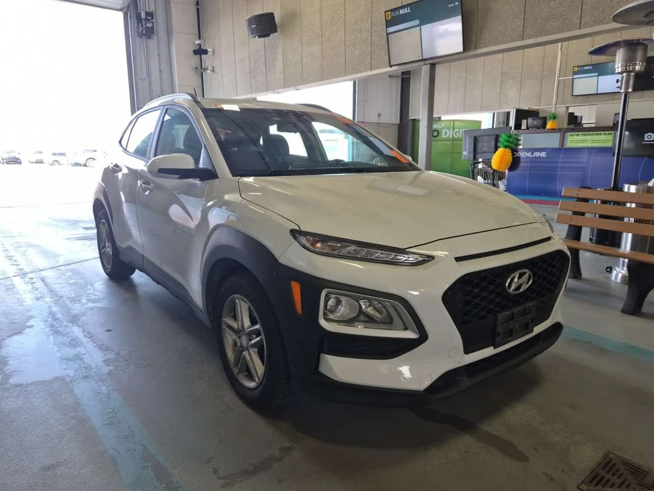 Hyundai Kona * ESSENTIAL * CARFAX * ОПЦИЯ ЗА ФИНАНСИРАНЕ, снимка 2 - Автомобили и джипове - 55510607