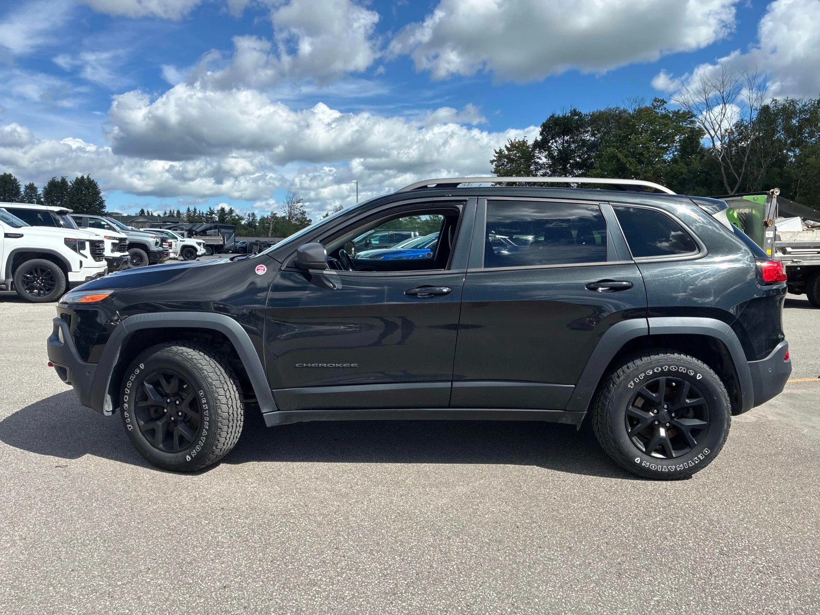 Jeep Cherokee * Trailhawk * CARFAX * ОПЦИЯ ЗА ФИНАНСИРАНЕ, снимка 2 - Автомобили и джипове - 56087348