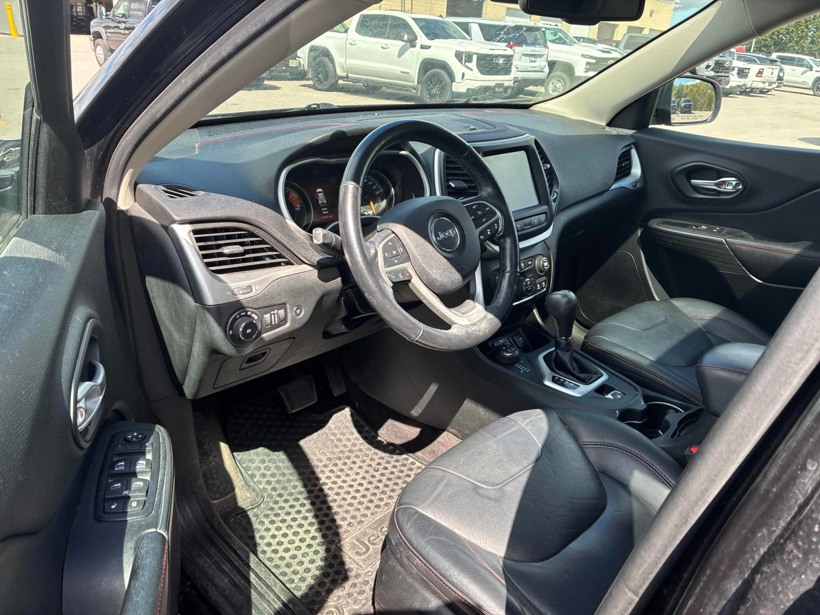 Jeep Cherokee * Trailhawk * CARFAX * ОПЦИЯ ЗА ФИНАНСИРАНЕ, снимка 5 - Автомобили и джипове - 56087348