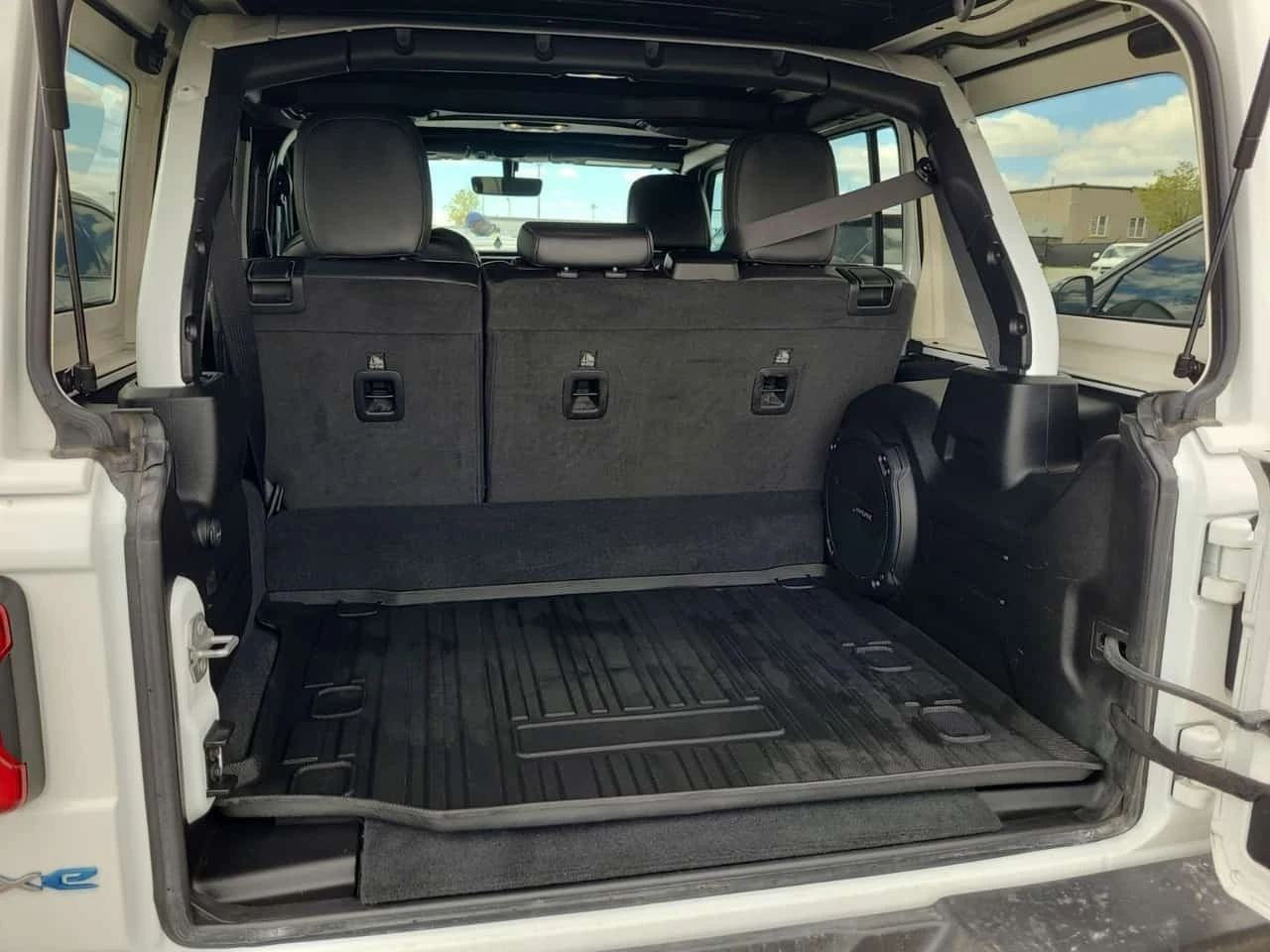 Jeep Wrangler * 4 Door 4x4 Sahara * REMOTE START * ����� ������  | Mobile.bg � ����������� 13