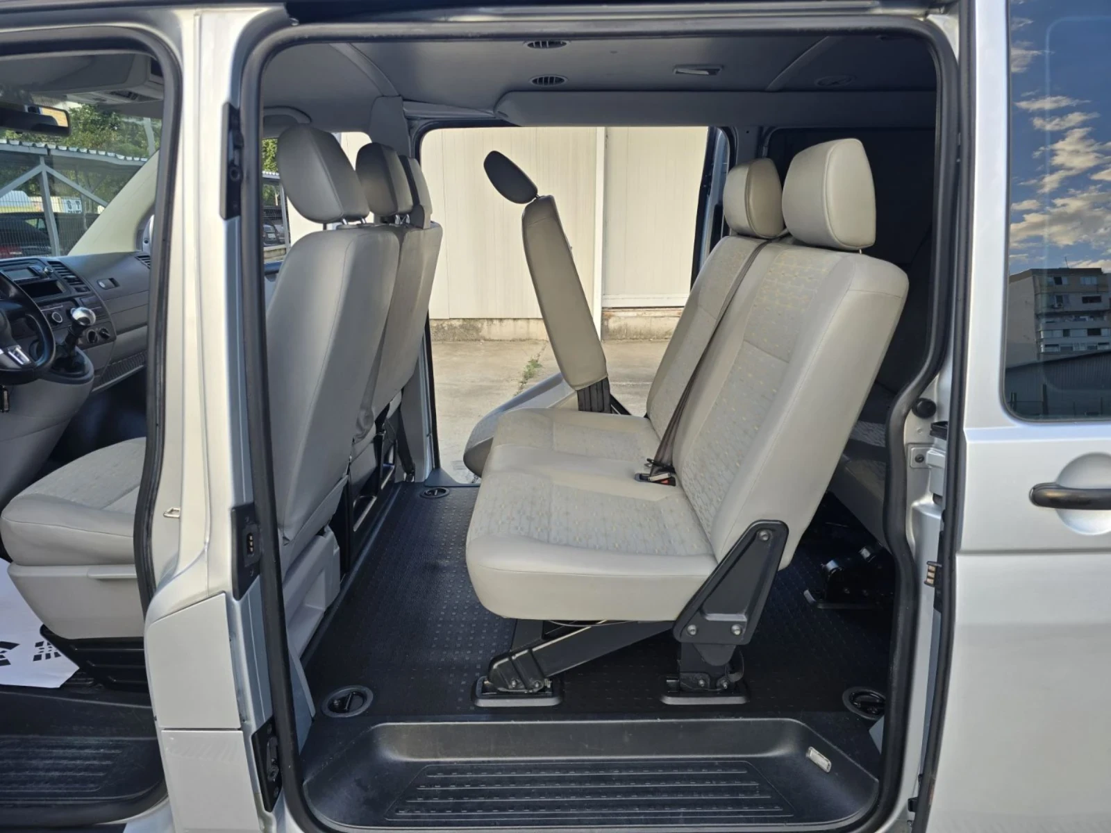 VW Transporter 1.9TDI 4ВРАТИ , снимка 7 - Бусове и автобуси - 55251985