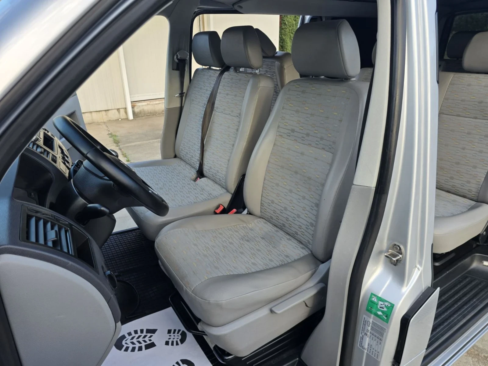 VW Transporter 1.9TDI 4ВРАТИ , снимка 12 - Бусове и автобуси - 55251985