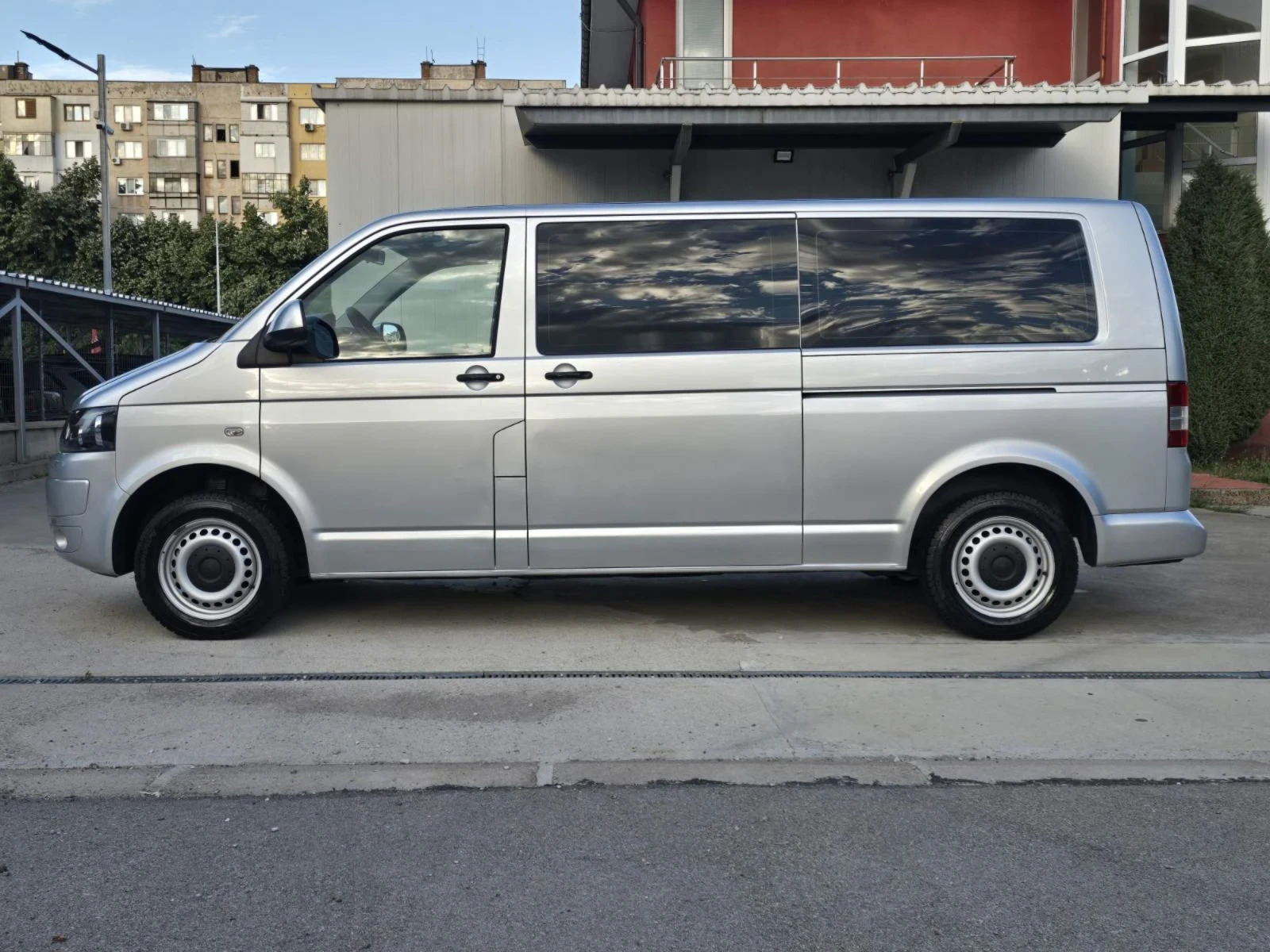 VW Transporter 1.9TDI 4ВРАТИ , снимка 5 - Бусове и автобуси - 55251985