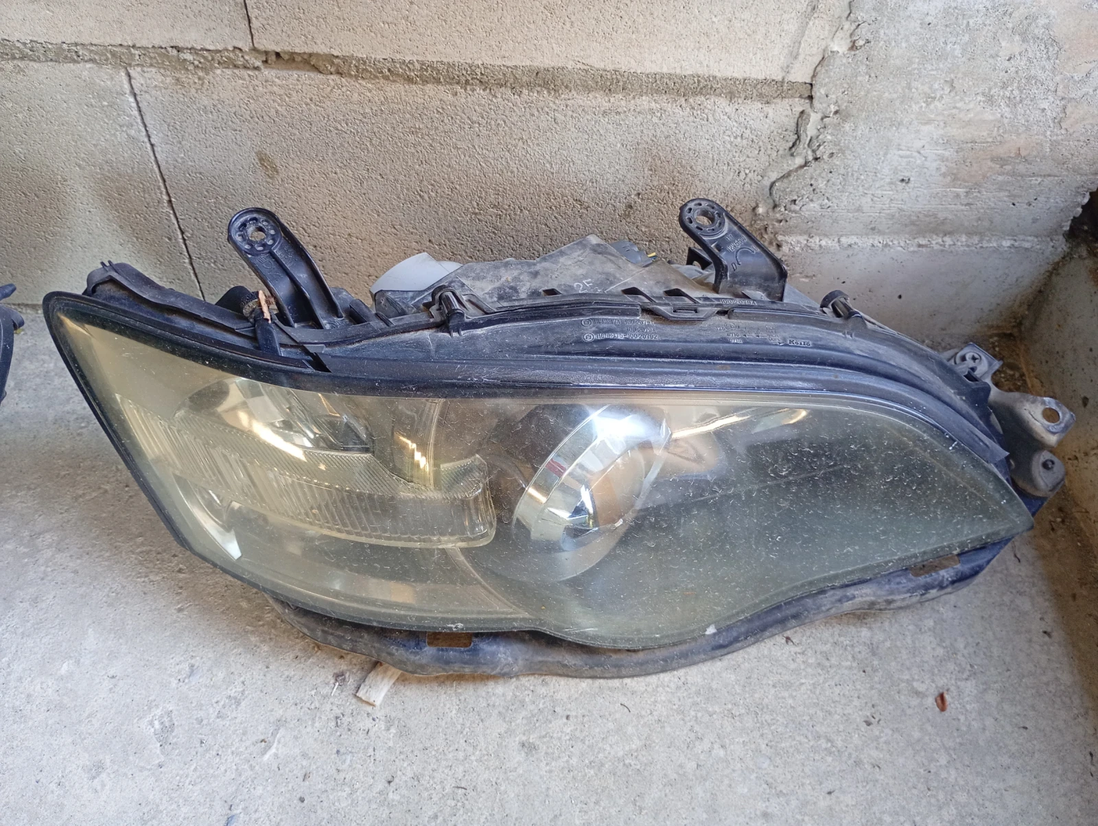 Предни фарове Subaru Outback 2004, снимка 3 - Части - 56137440