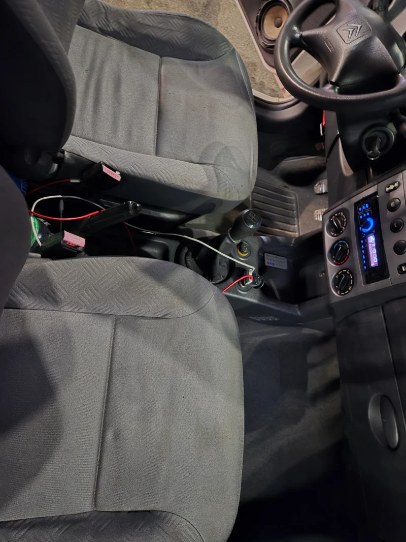 Citroen Berlingo 1.6HDi, снимка 11 - Автомобили и джипове - 52723127