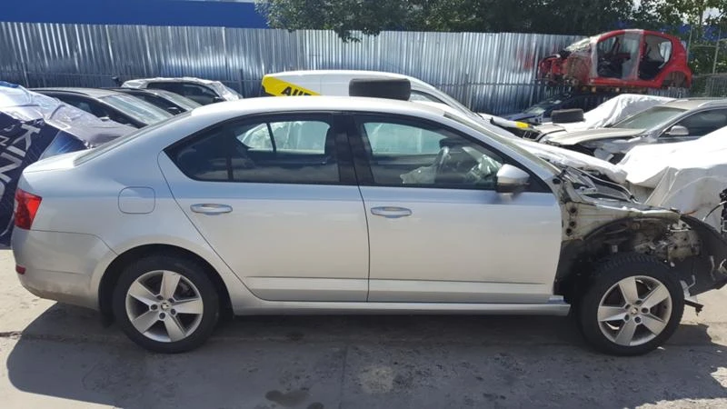 Skoda Octavia 1.6 TDI, снимка 2 - Автомобили и джипове - 35304625