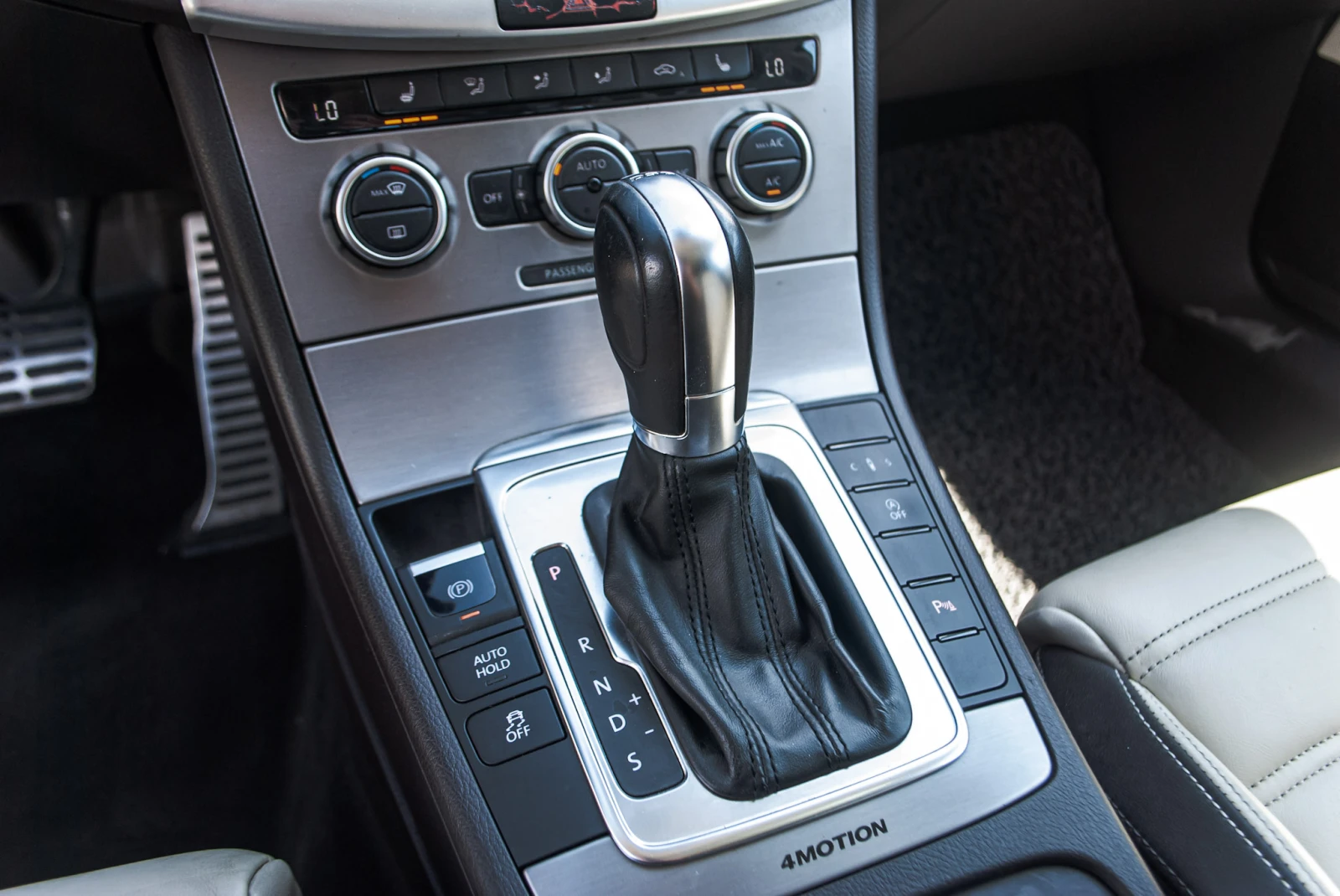 VW CC 2.0TDI-4-MOT-HIGHLINE-FULL-HEAD UP-PANO-ГАРАНЦИЯ! - изображение 8