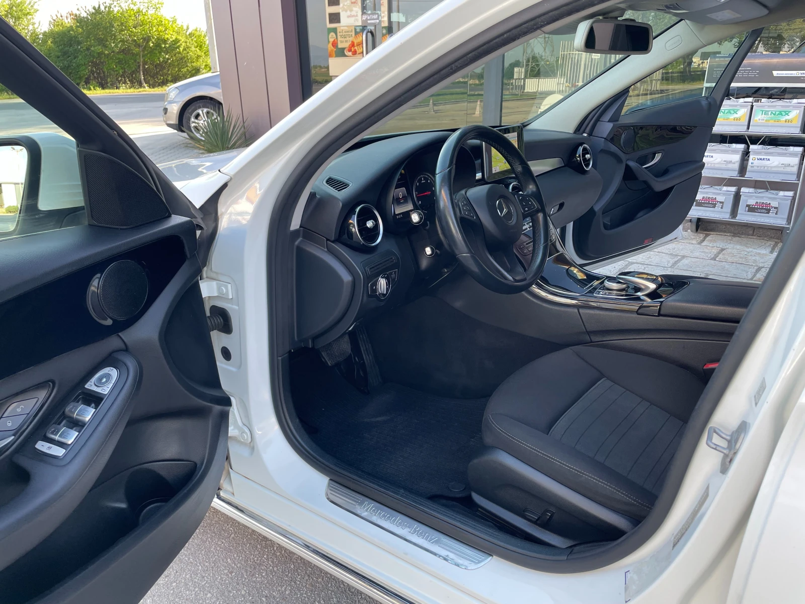 Mercedes-Benz C 220 CDI-BLUETEC-NAVI-7G tronic-LED - изображение 9