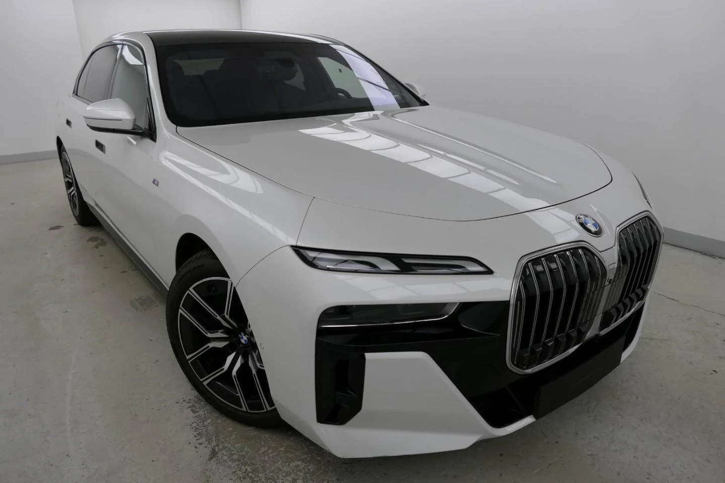 BMW 740 d xDrive M Sport Paket - изображение 4