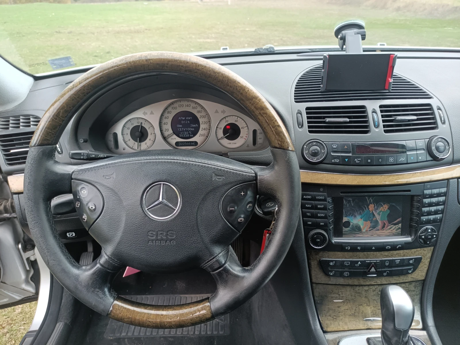 Mercedes-Benz E 320  - изображение 8
