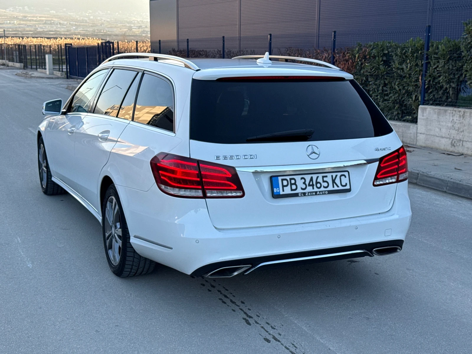 Mercedes-Benz E 250 FACELIFT| 7g-Tronic| ПАНОРАМА| ОБДУХВАНЕ| ПЪЛ.СЕРВ - изображение 5