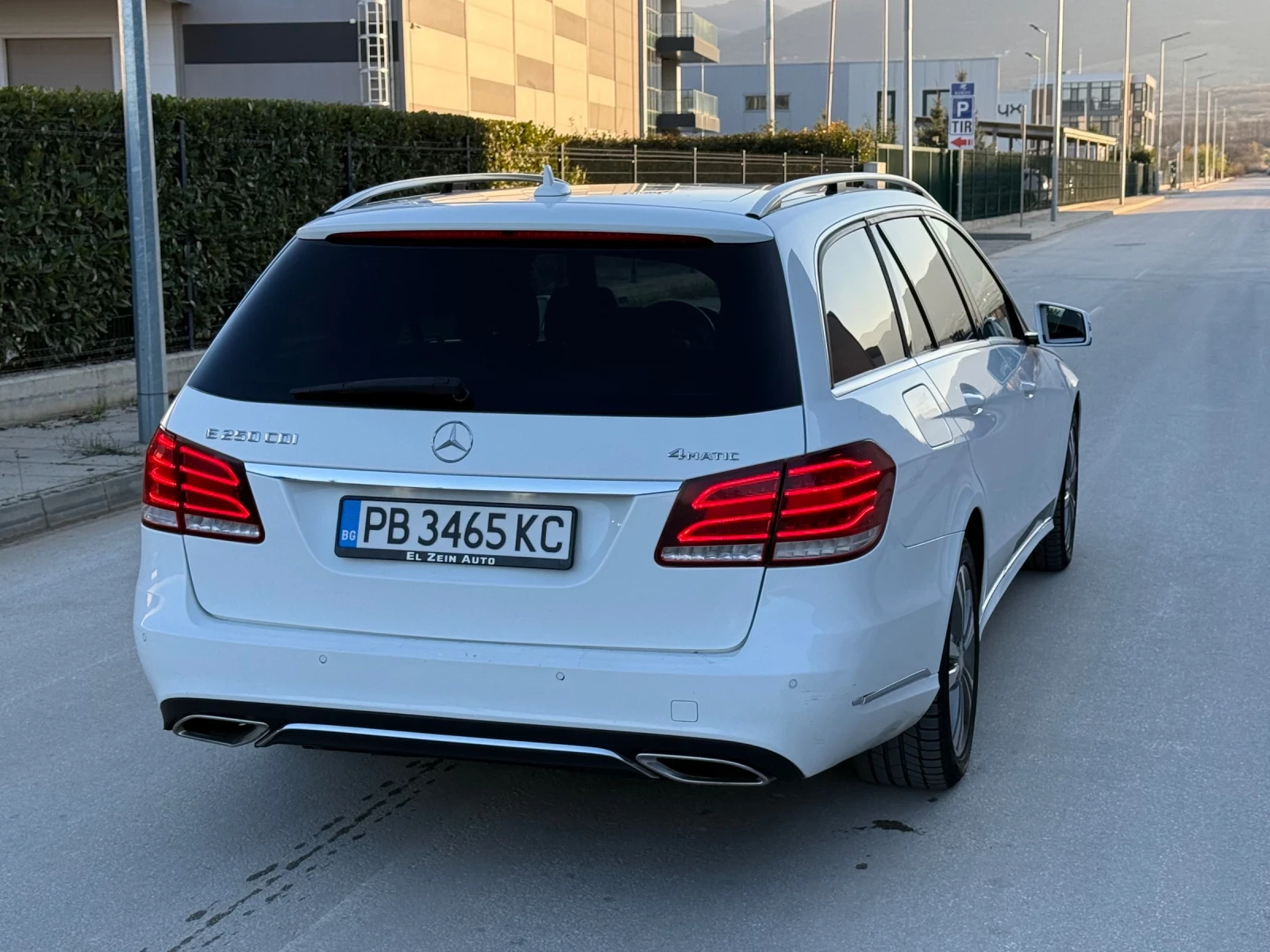 Mercedes-Benz E 250 FACELIFT| 7g-Tronic| ПАНОРАМА| ОБДУХВАНЕ| ПЪЛ.СЕРВ - изображение 3