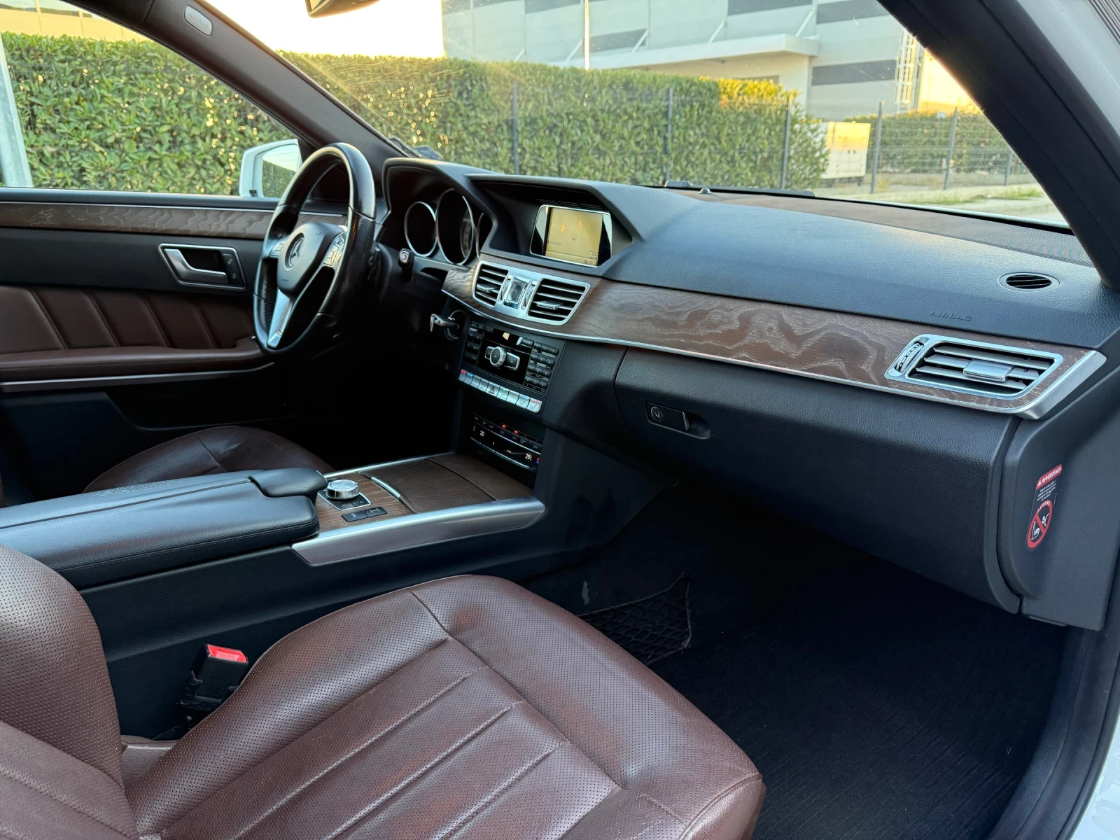 Mercedes-Benz E 250 FACELIFT| 7g-Tronic| ПАНОРАМА| ОБДУХВАНЕ| ПЪЛ.СЕРВ - изображение 10