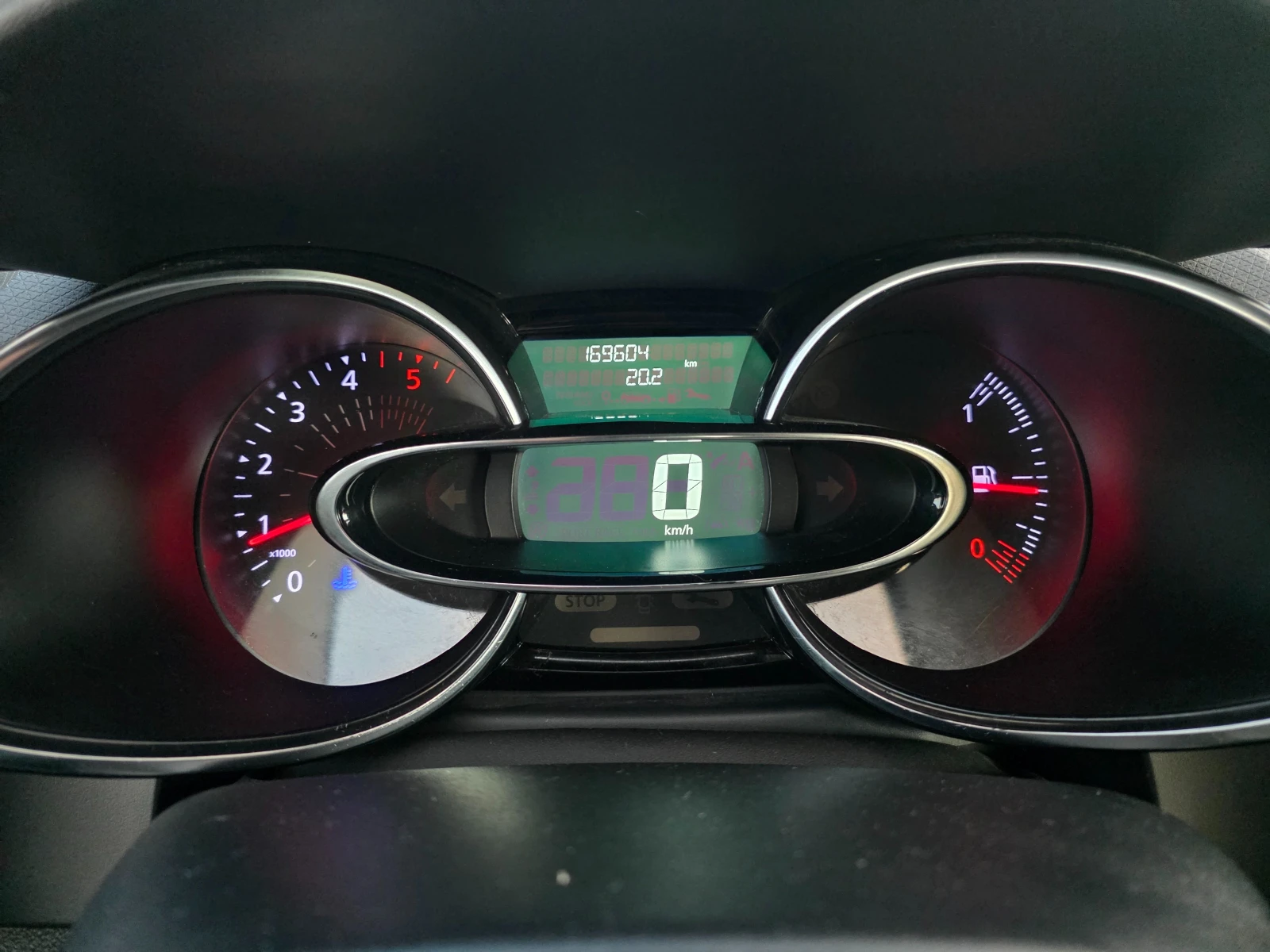 Renault Clio 1.5dci  2br, снимка 7 - Автомобили и джипове - 53817314