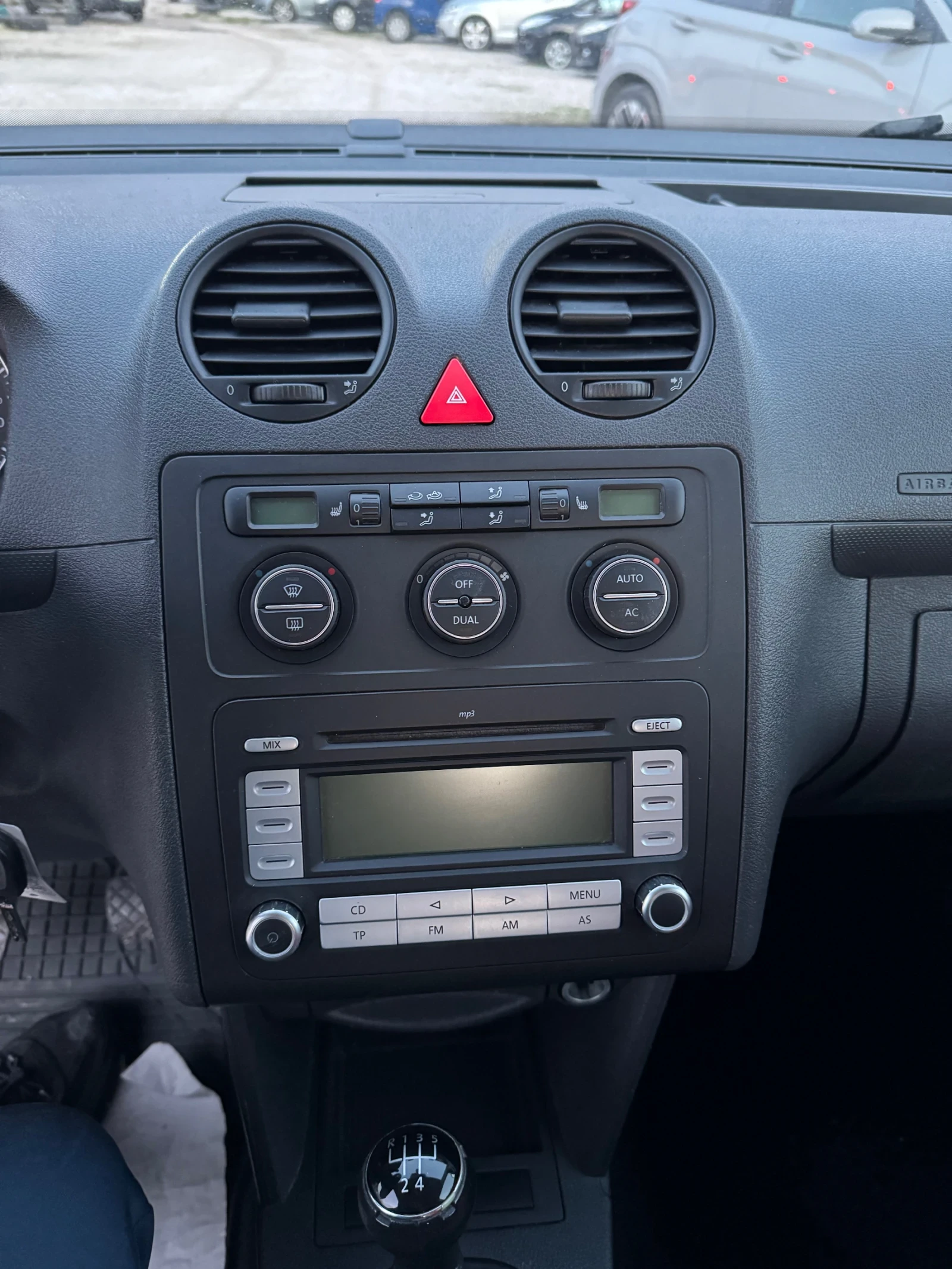 VW Caddy 1.4  климатроник , снимка 11 - Автомобили и джипове - 53996071