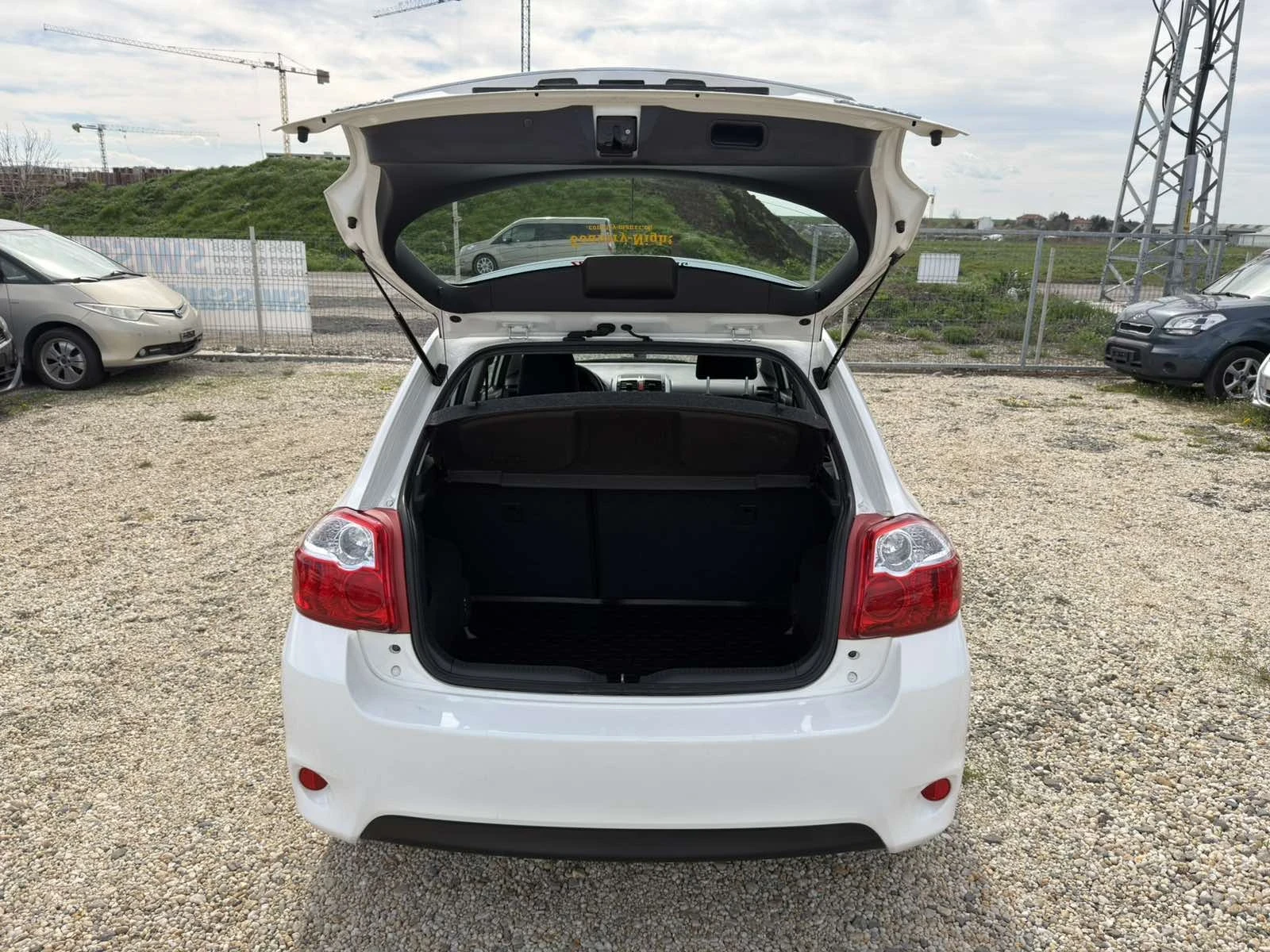 Toyota Auris 1.6i FACE, снимка 8 - Автомобили и джипове - 54126775