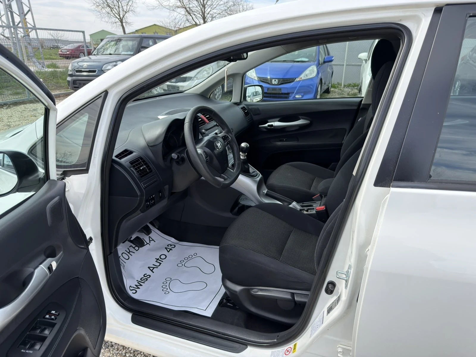 Toyota Auris 1.6i FACE, снимка 9 - Автомобили и джипове - 54126775