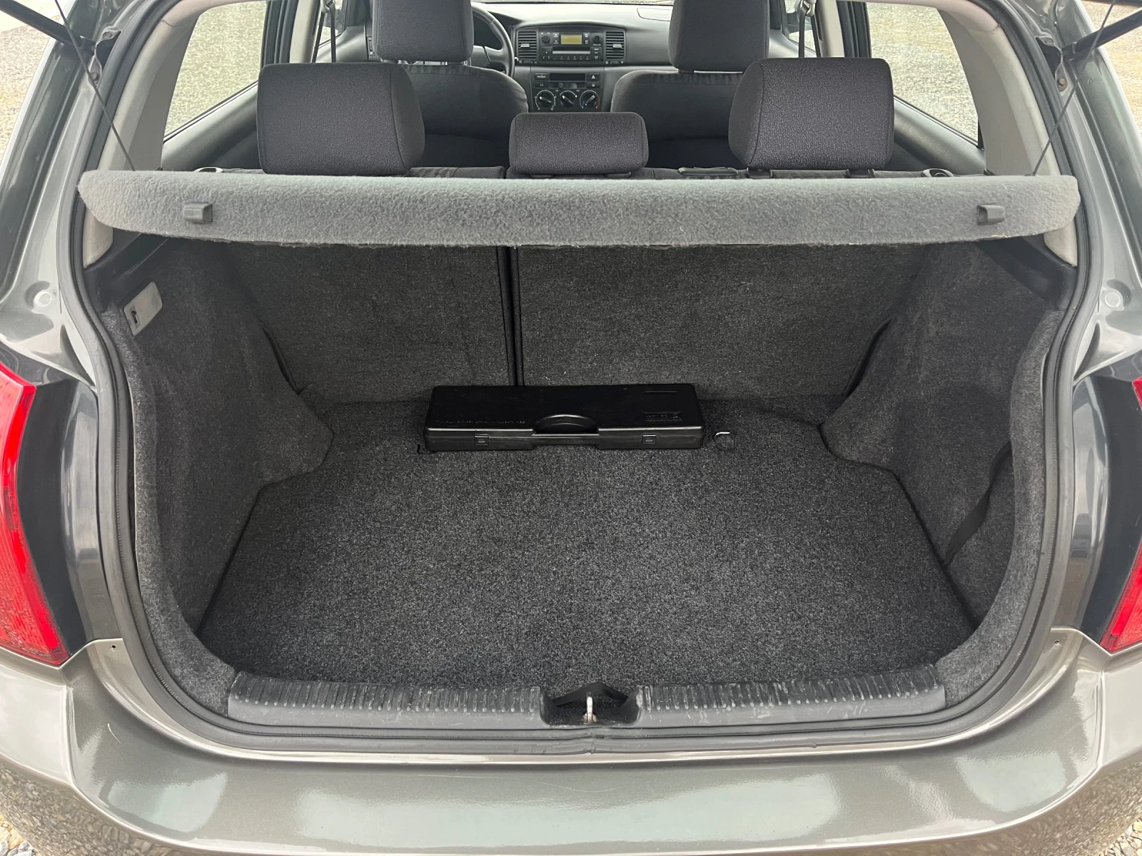 Toyota Corolla 1.6 i VVTi, снимка 14 - Автомобили и джипове - 54609389