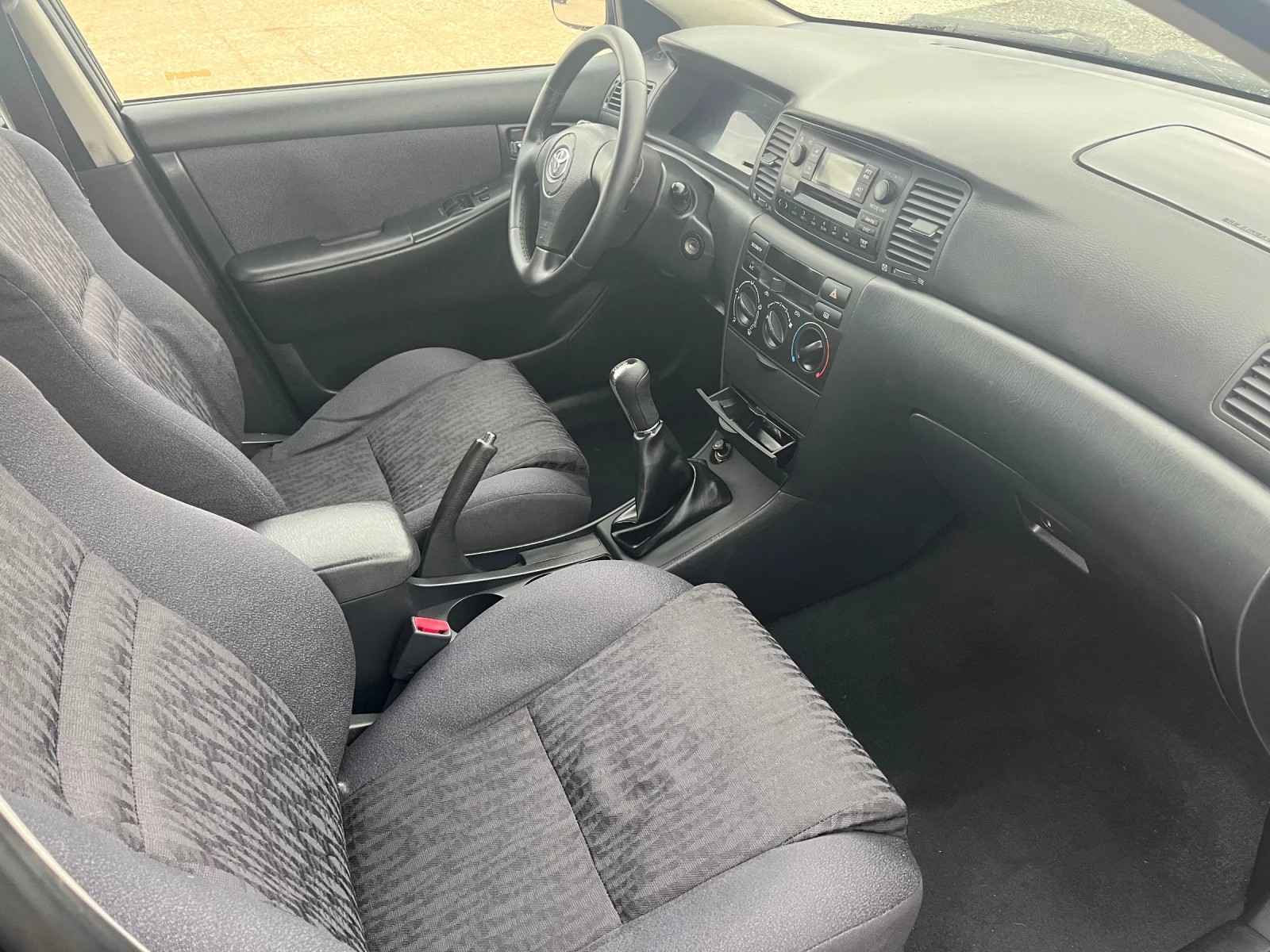 Toyota Corolla 1.6 i VVTi, снимка 13 - Автомобили и джипове - 54609389