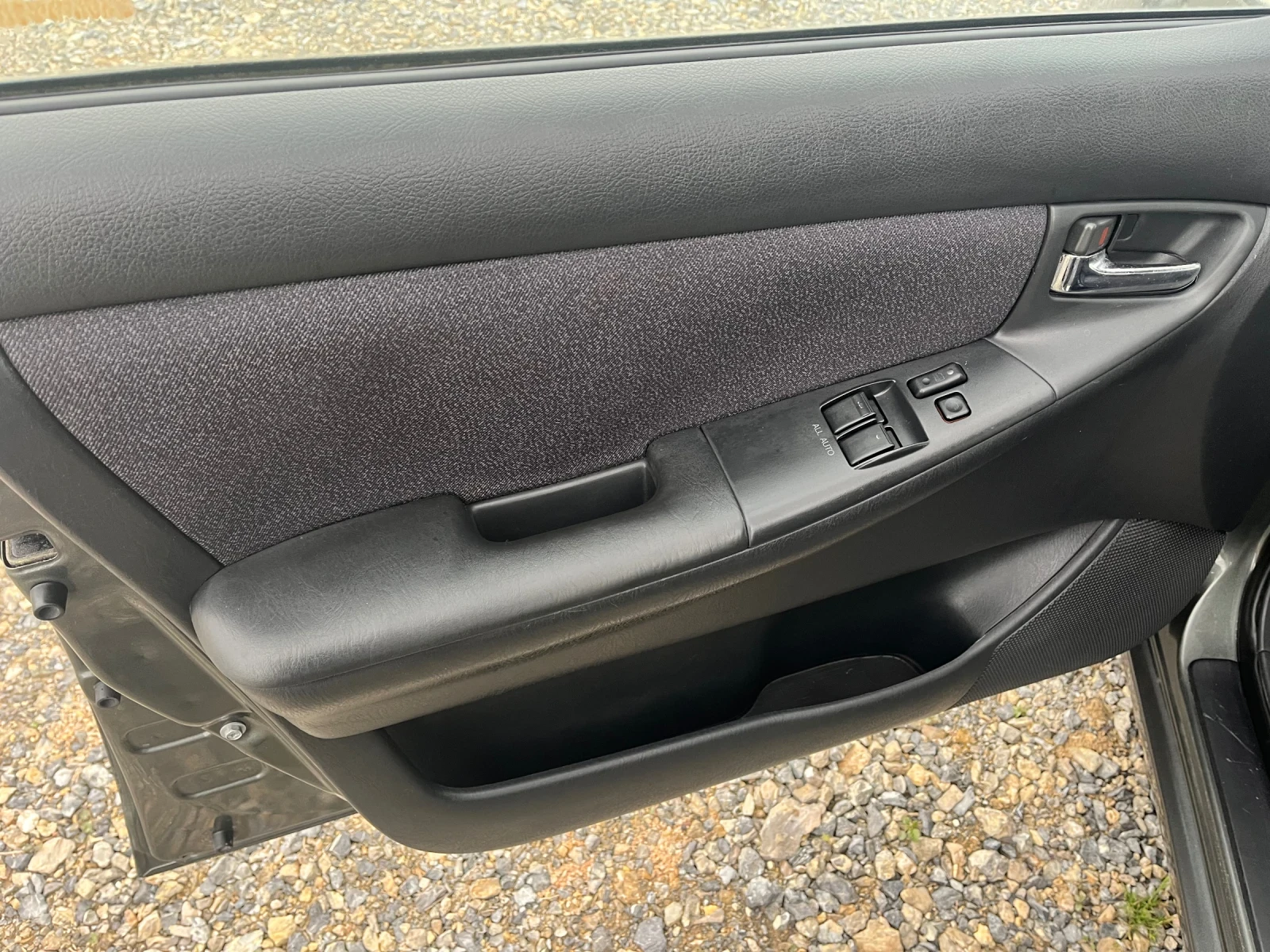 Toyota Corolla 1.6 i VVTi, снимка 10 - Автомобили и джипове - 54609389
