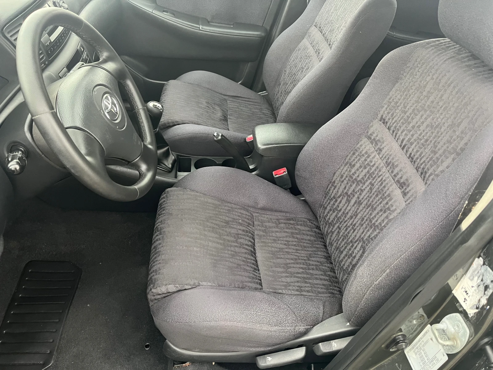 Toyota Corolla 1.6 i VVTi, снимка 8 - Автомобили и джипове - 54609389