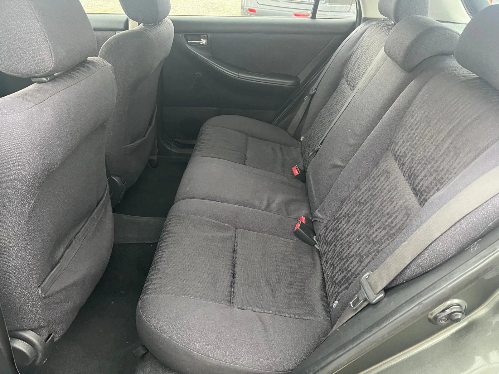 Toyota Corolla 1.6 i VVTi, снимка 11 - Автомобили и джипове - 54609389