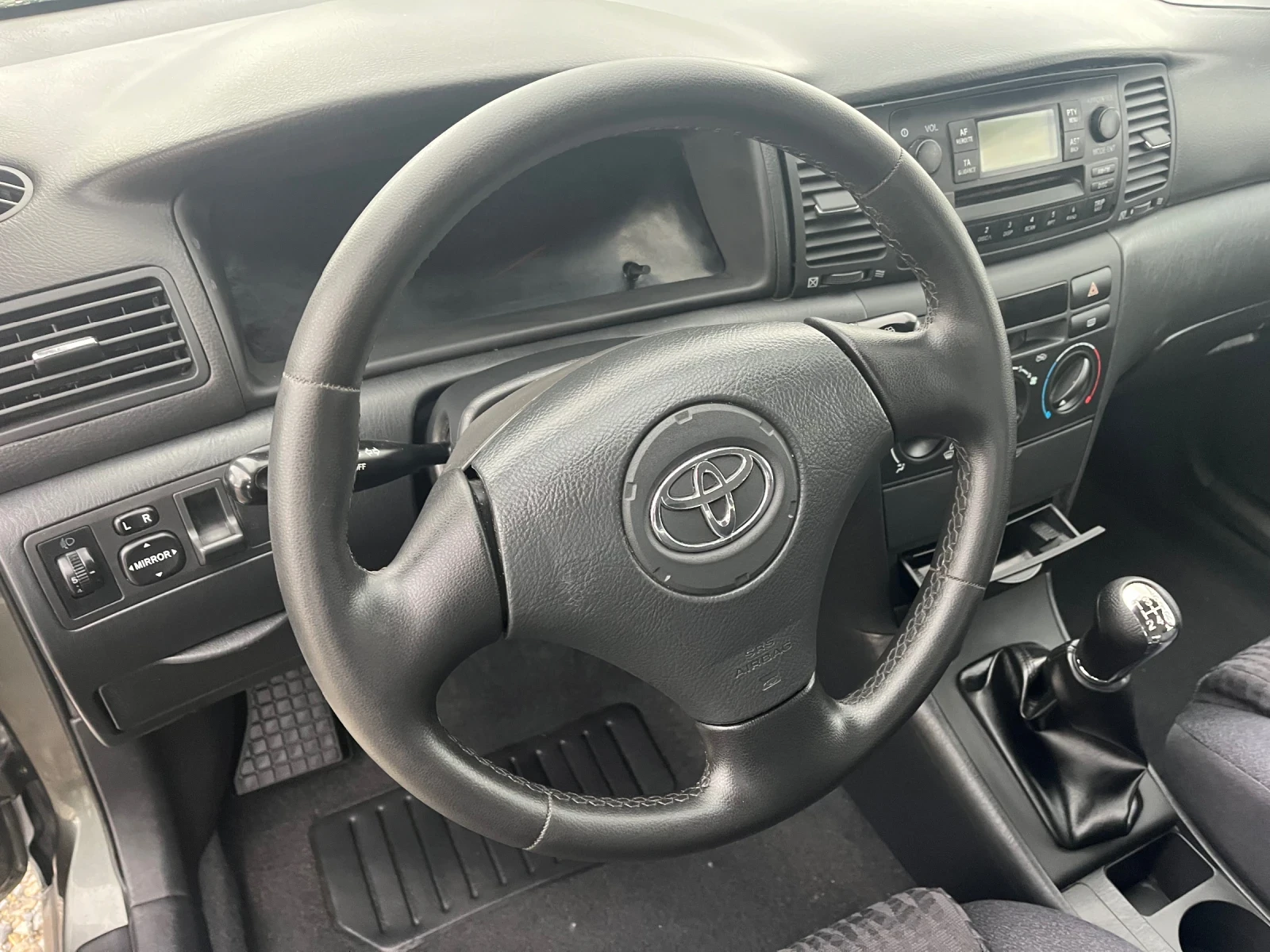 Toyota Corolla 1.6 i VVTi, снимка 9 - Автомобили и джипове - 54609389