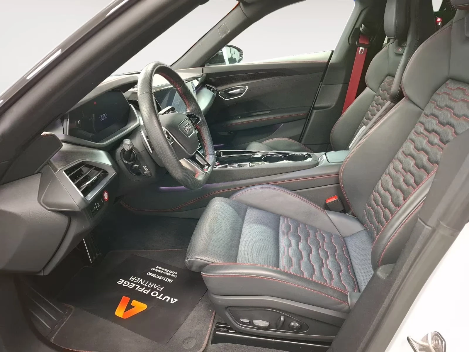Audi E-Tron GT RS/598HP/QUATTRO/CARBON/LASER/MASS/PANO/360/447z, снимка 10 - Автомобили и джипове - 54691019
