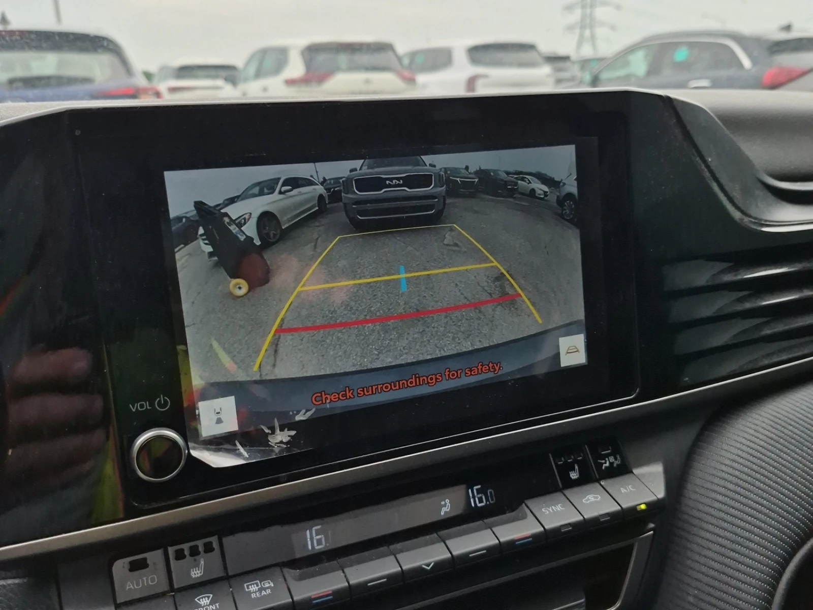 Toyota Camry SE UPGRADE/Blind Spot/ПОДГРЕВИ/ПАНОРАМА/CARFAX, снимка 16 - Автомобили и джипове - 55165657