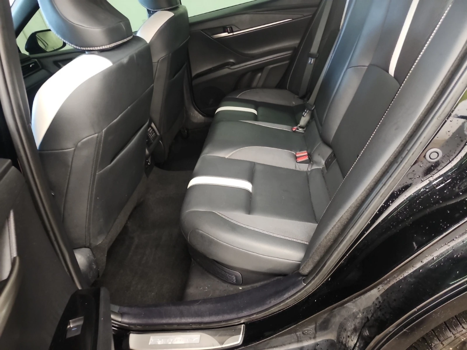 Toyota Camry SE UPGRADE/Blind Spot/ПОДГРЕВИ/ПАНОРАМА/CARFAX, снимка 13 - Автомобили и джипове - 55165657