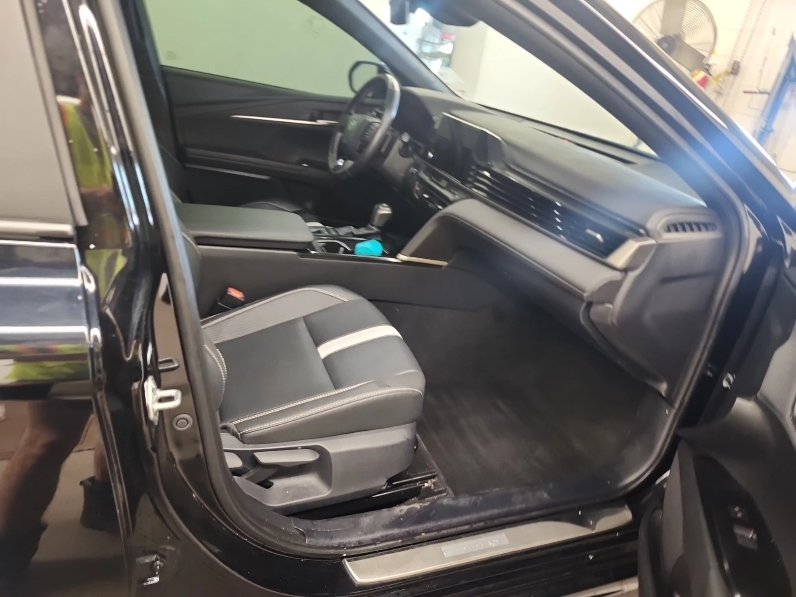 Toyota Camry SE UPGRADE/Blind Spot/ПОДГРЕВИ/ПАНОРАМА/CARFAX, снимка 12 - Автомобили и джипове - 55165657