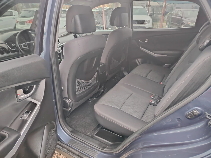 SsangYong Korando 2.0i, снимка 8 - Автомобили и джипове - 47945954