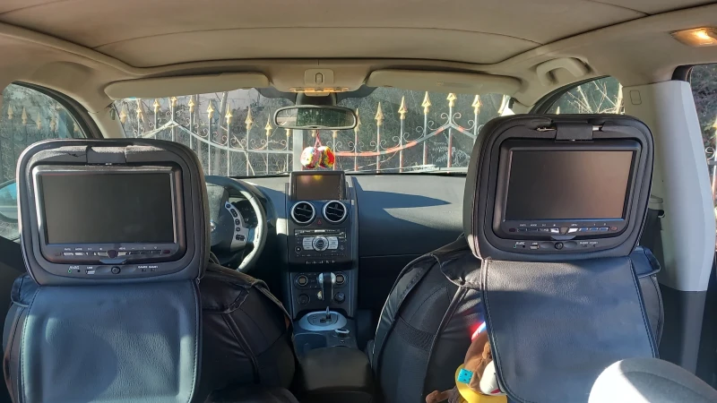 Nissan Qashqai 2.0, снимка 7 - Автомобили и джипове - 48109239