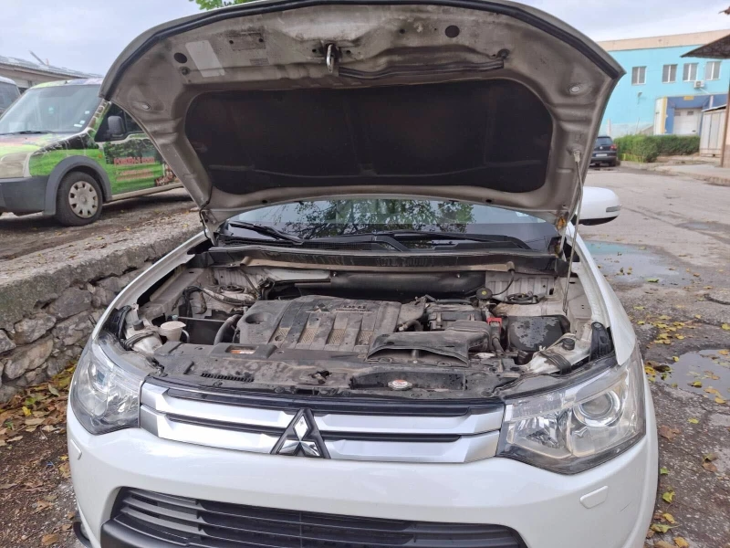 Mitsubishi Outlander, снимка 17 - Автомобили и джипове - 52214734