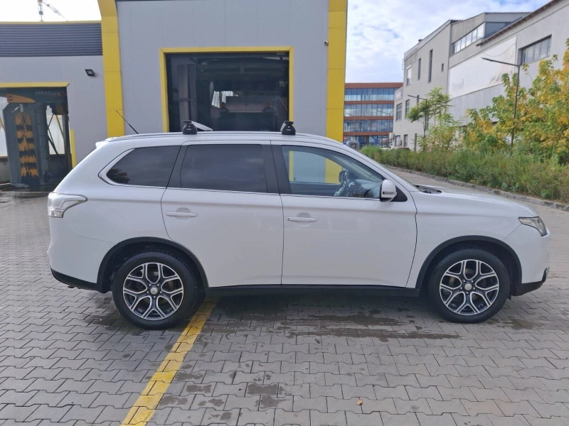 Mitsubishi Outlander, снимка 3 - Автомобили и джипове - 52214734
