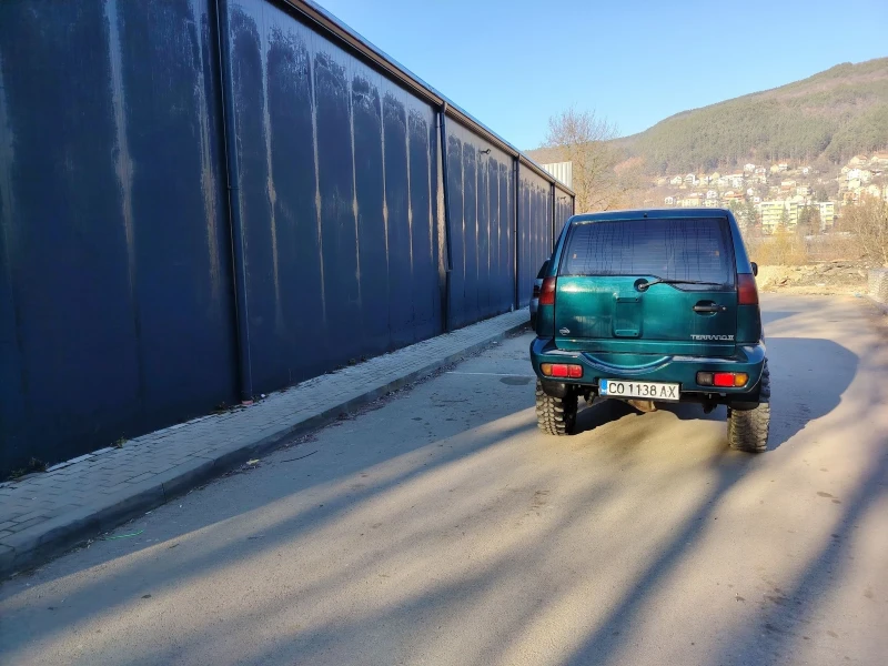 Nissan Terrano 2.7 тд с цели мостове, снимка 4 - Автомобили и джипове - 52935740