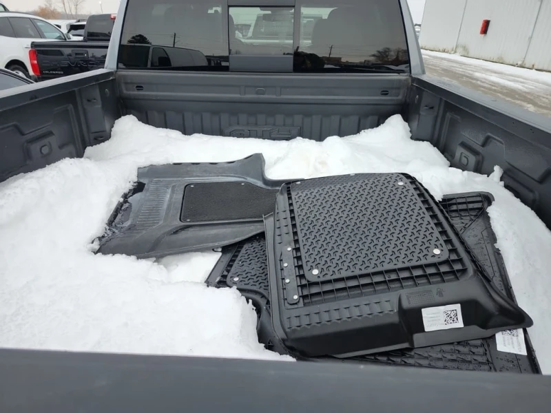 Gmc Sierra * AT4 CREW CAB STD BED * CARFAX * , снимка 17 - Автомобили и джипове - 53027613