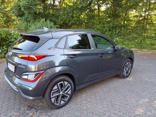 Hyundai Kona 64KWh/PRIME/ГАРАНЦИЯ/FULL/FACE/SOH100% - изображение 3